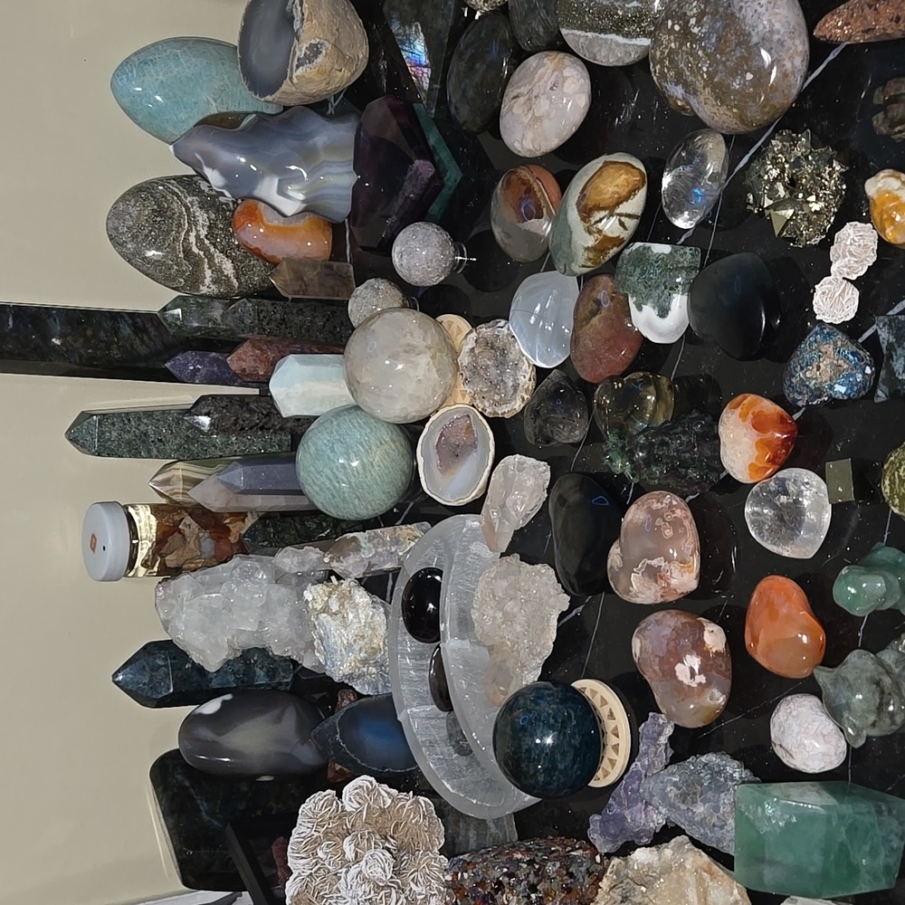 Unlisted Crystals (Live Show)